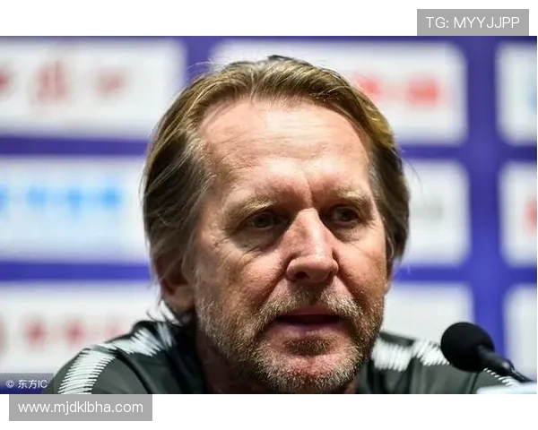 德甲球队采访中的怒气与媒体反应