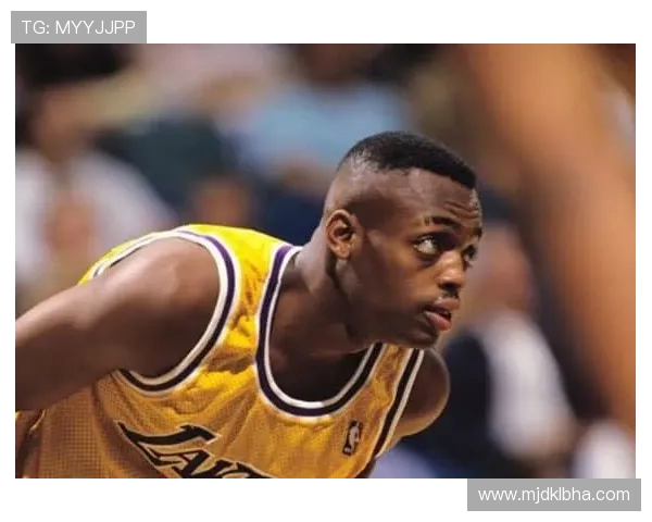 历史上的今天：甜瓜加盟尼克斯JR史诗般三分助力球队逆转大帅激战指环王